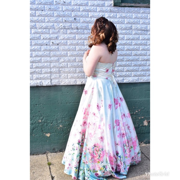 Size 14-16 Prom dress - Picture 5 of 6